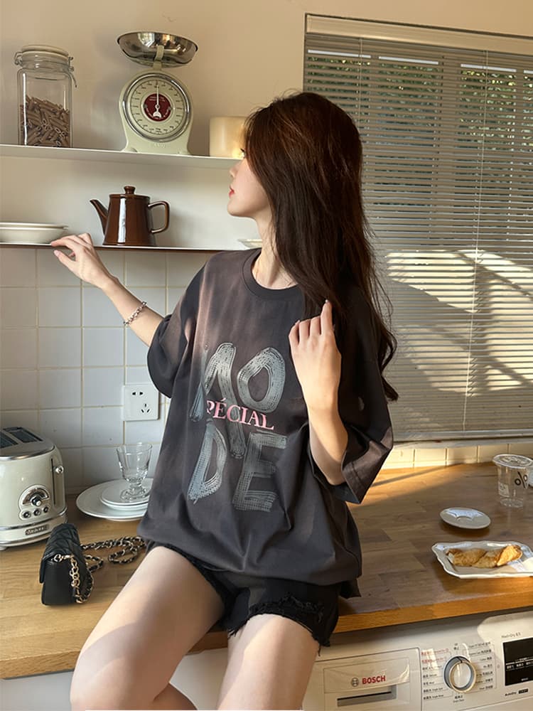 オーバーサイズTシャツ 特別なモードプリント ゆったりティー