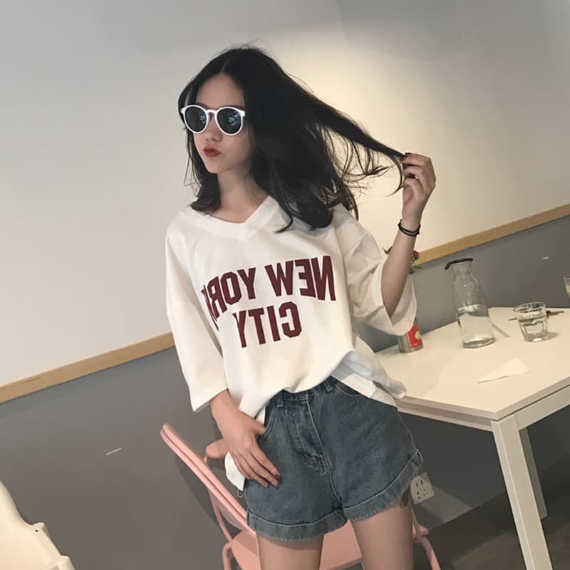 オーバーサイズTシャツ 反転文字デザイン ゆったりシルエット