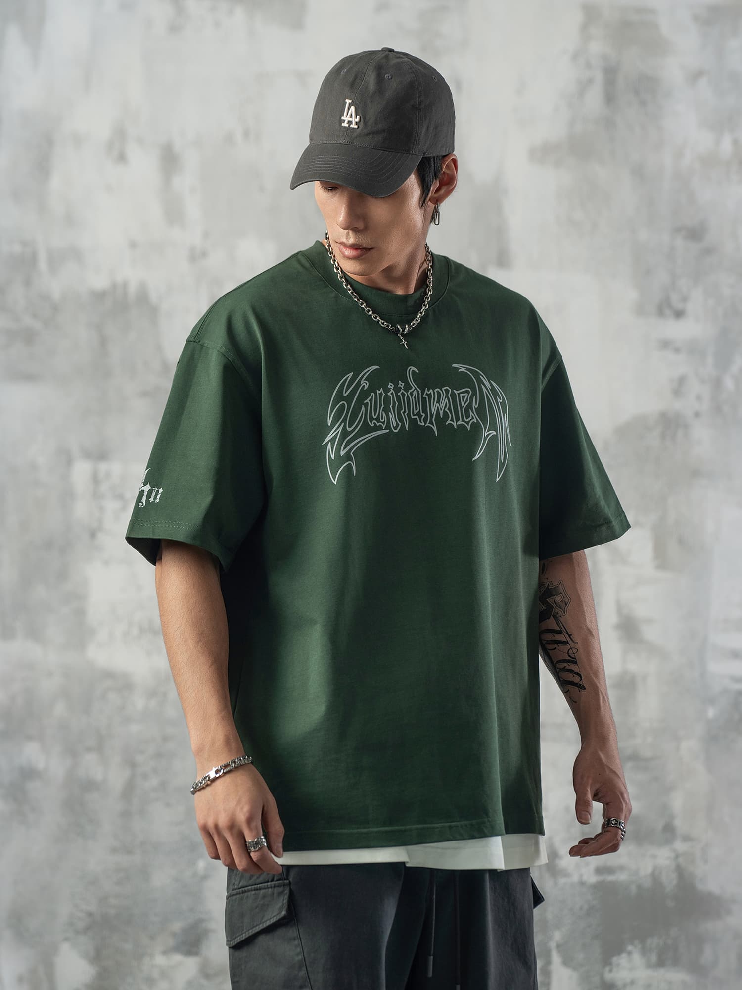 オーバーサイズTシャツ 幻影翼文字 ゆったりシルエット
