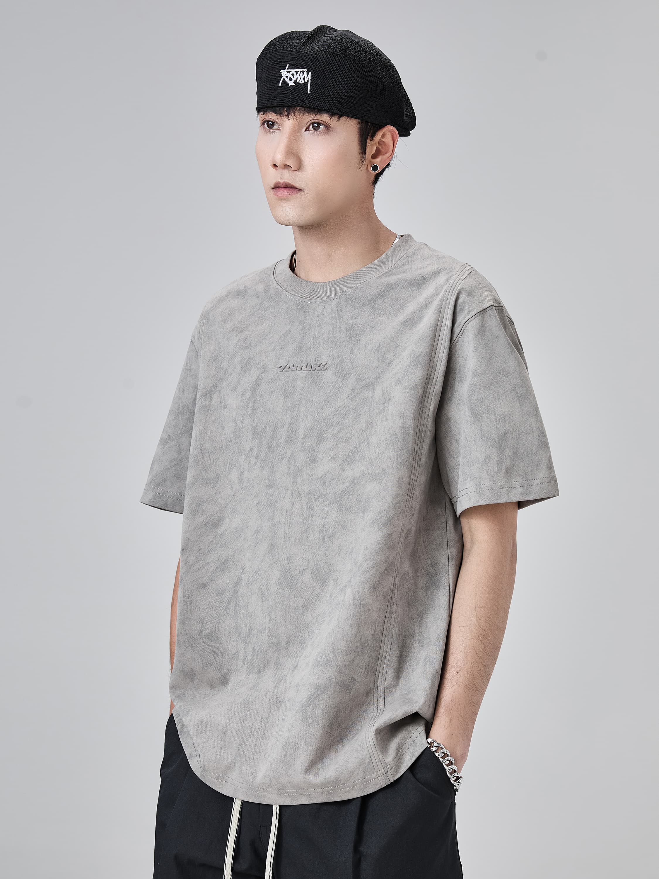 オーバーサイズTシャツ 洗練されたムラ染め風ゆったりシルエット