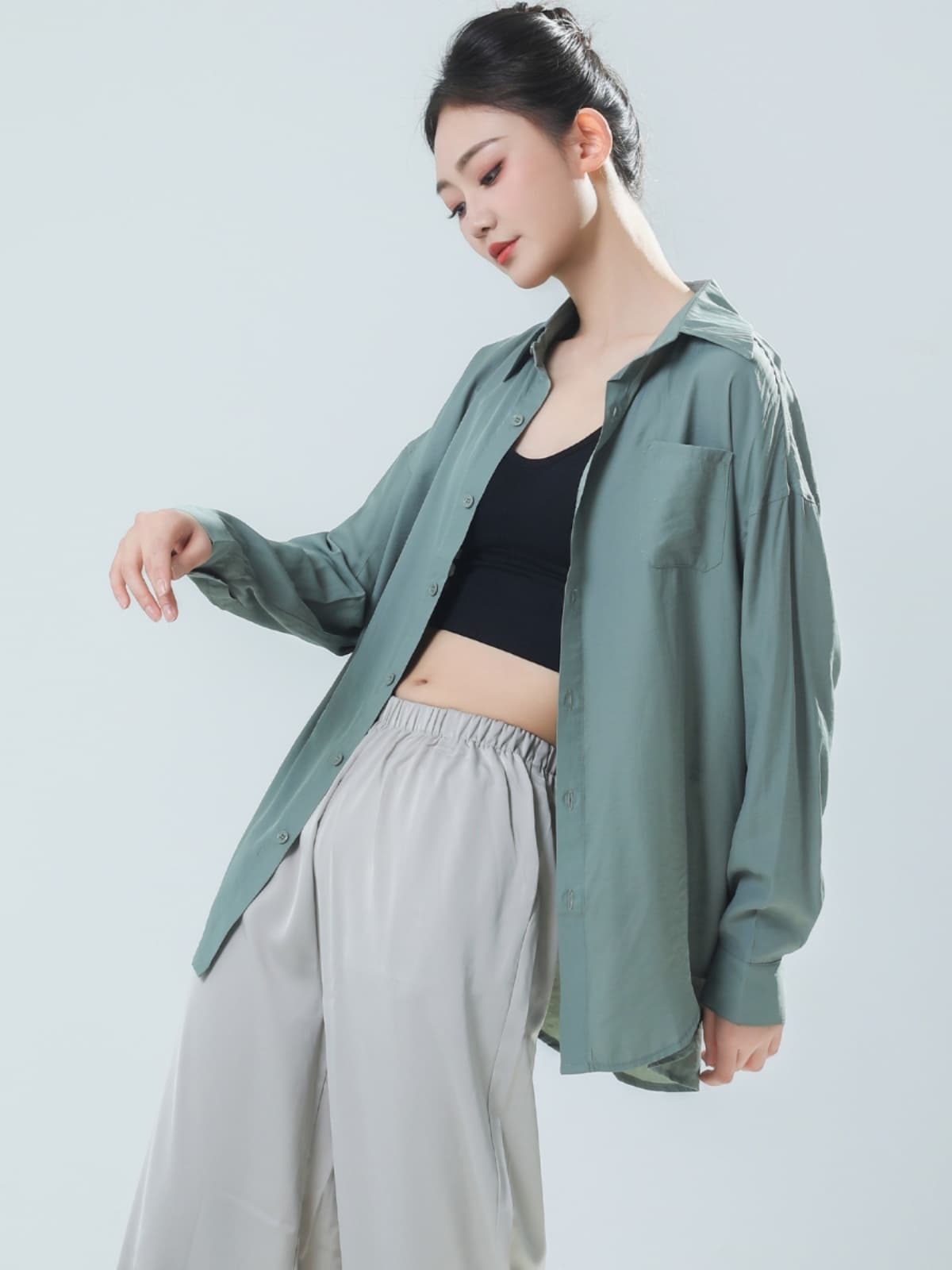 オーバーサイズTシャツ 風合い豊かな緑色ゆったりシャツ