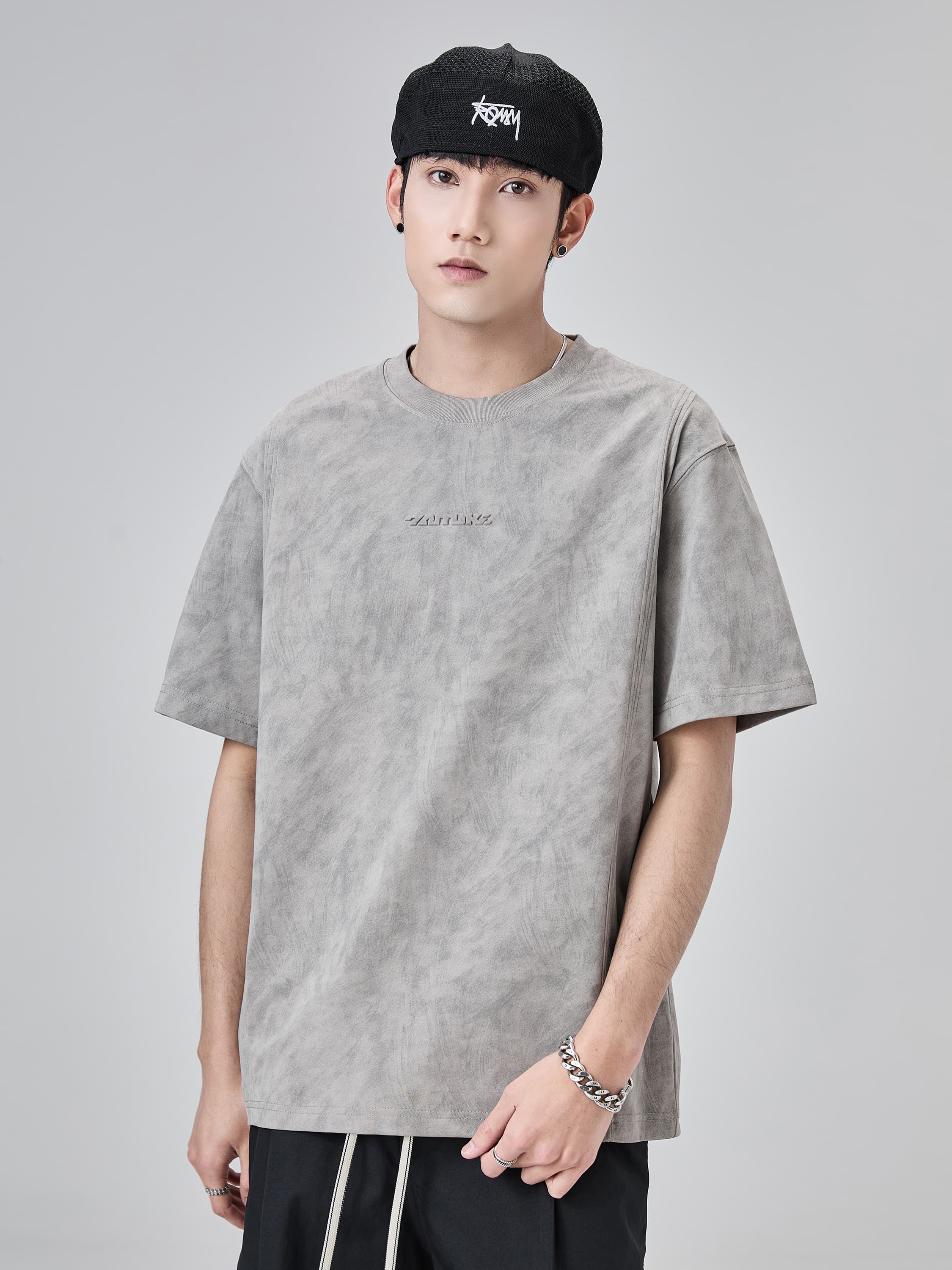 オーバーサイズTシャツ 洗練されたムラ染め風ゆったりシルエット