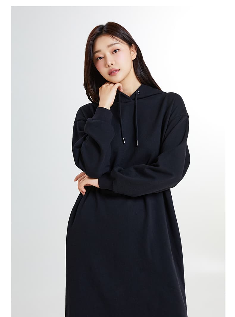 オーバーサイズ ゆったりシルエットのフーディーワンピース