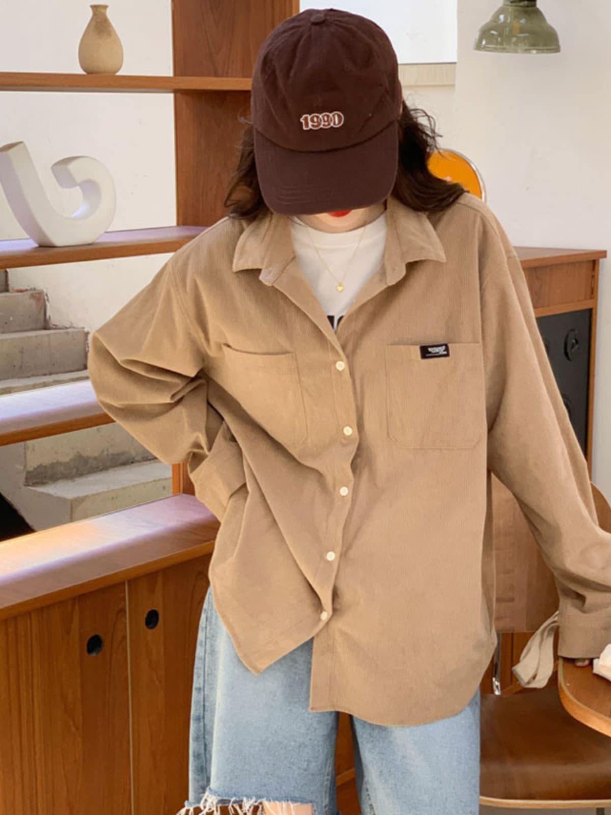 オーバーサイズTシャツ コーデュロイ風シャツ重ね着ゆるコーデ
